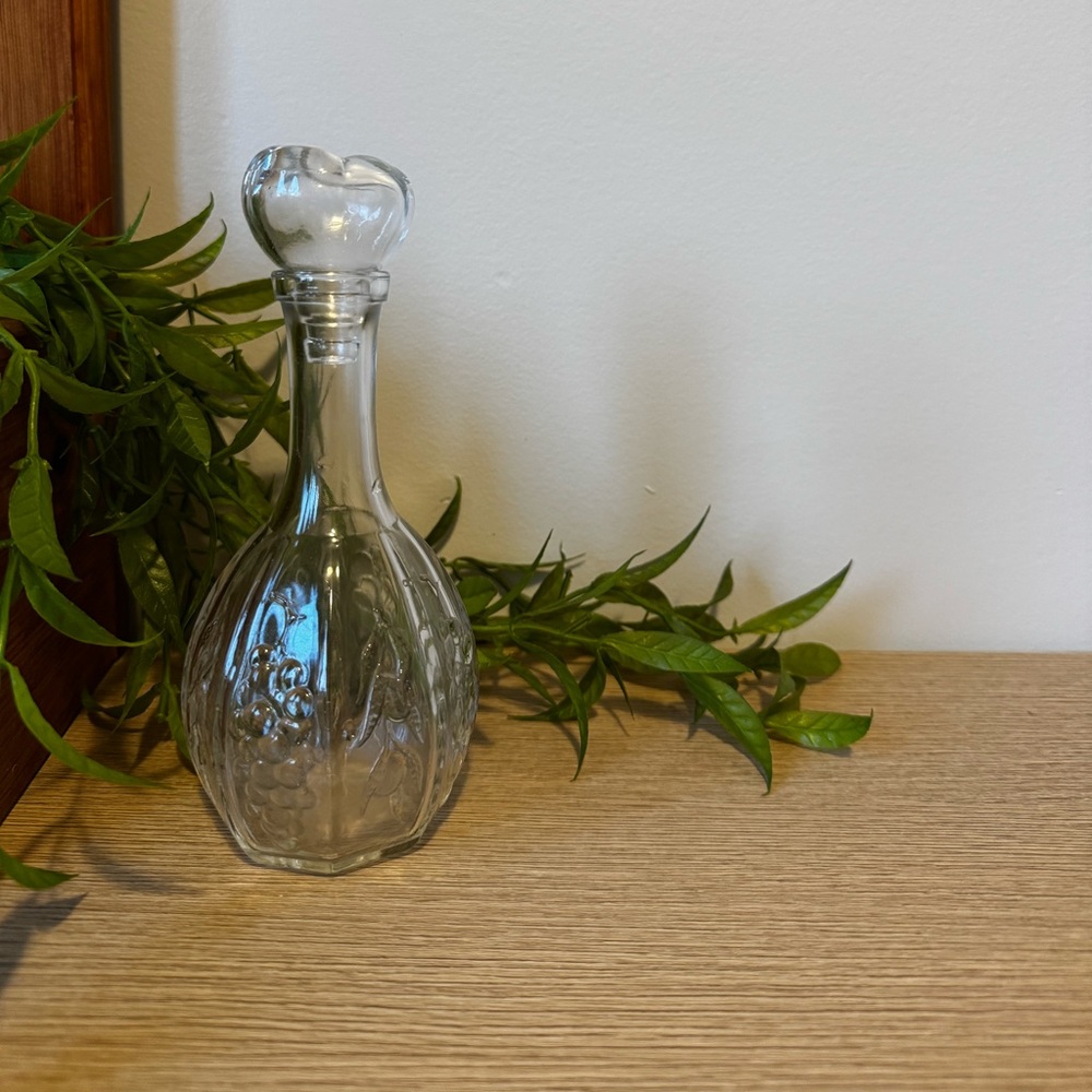Elegant Clear Glass Cruet